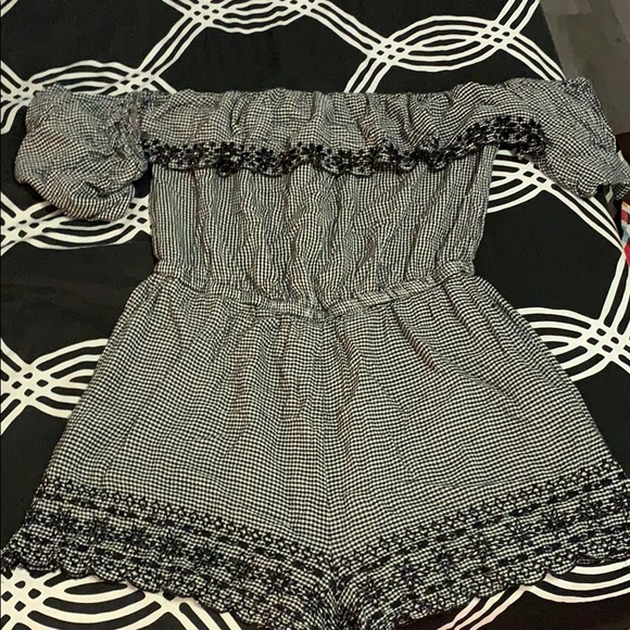 American Eagle Outfitters Pants - Off the shoulder romper